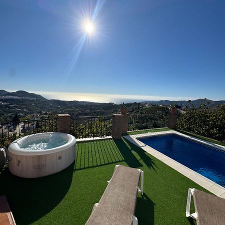 Villa En Frigiliana Con Piscina, Jacuzzi Y Espectaculares Vistas מראה חיצוני תמונה