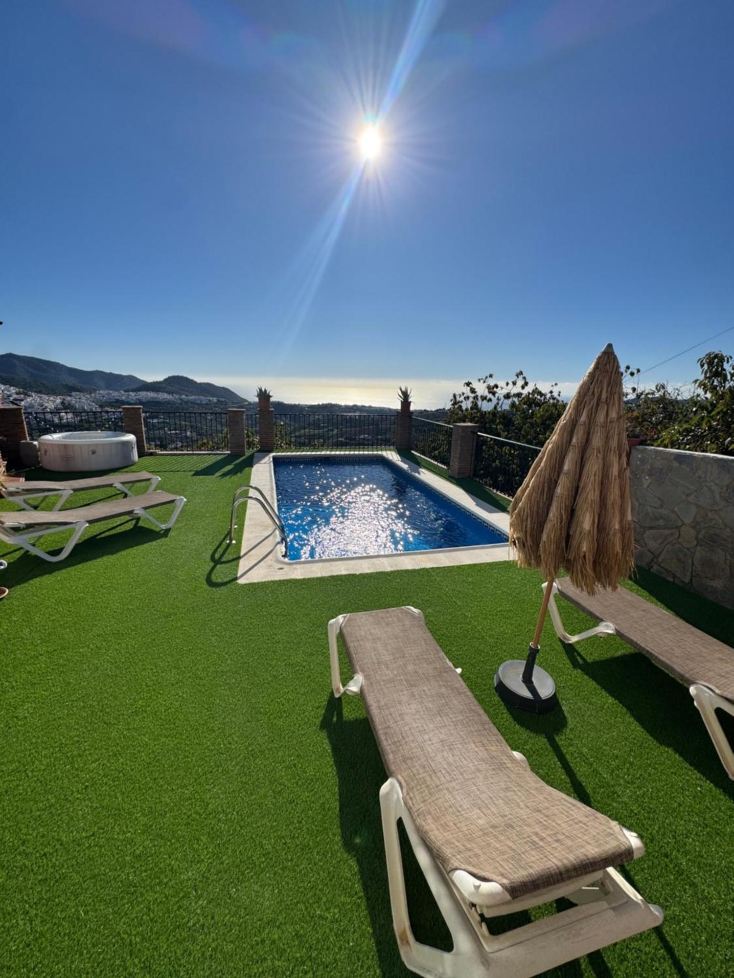 Villa En Frigiliana Con Piscina, Jacuzzi Y Espectaculares Vistas מראה חיצוני תמונה